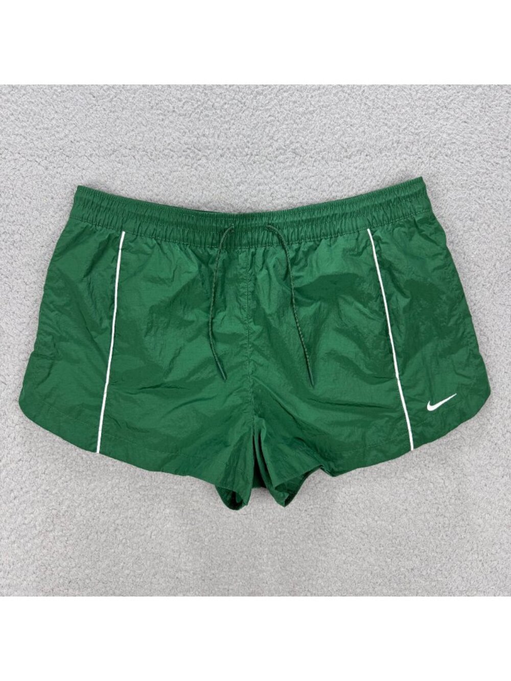 Nike Shorts Womens Medium M Forest Green Windrunner Mid Rise Woven Nylon Running